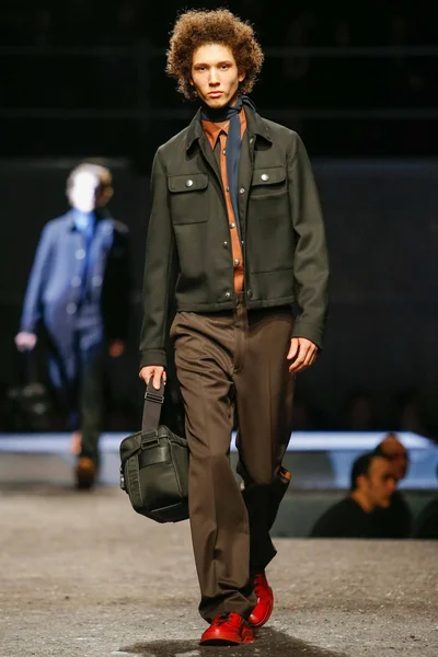 Look 15